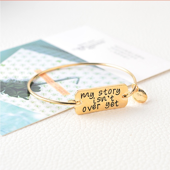 NWT MY STORY ISN'T OVER YET CHARM VINTAGE BRACELET - Picture 4 of 4